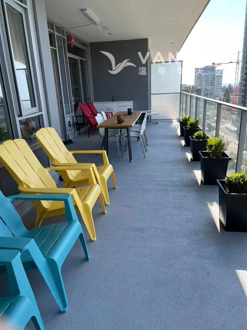 251022211629_photo balcony 1.jpg